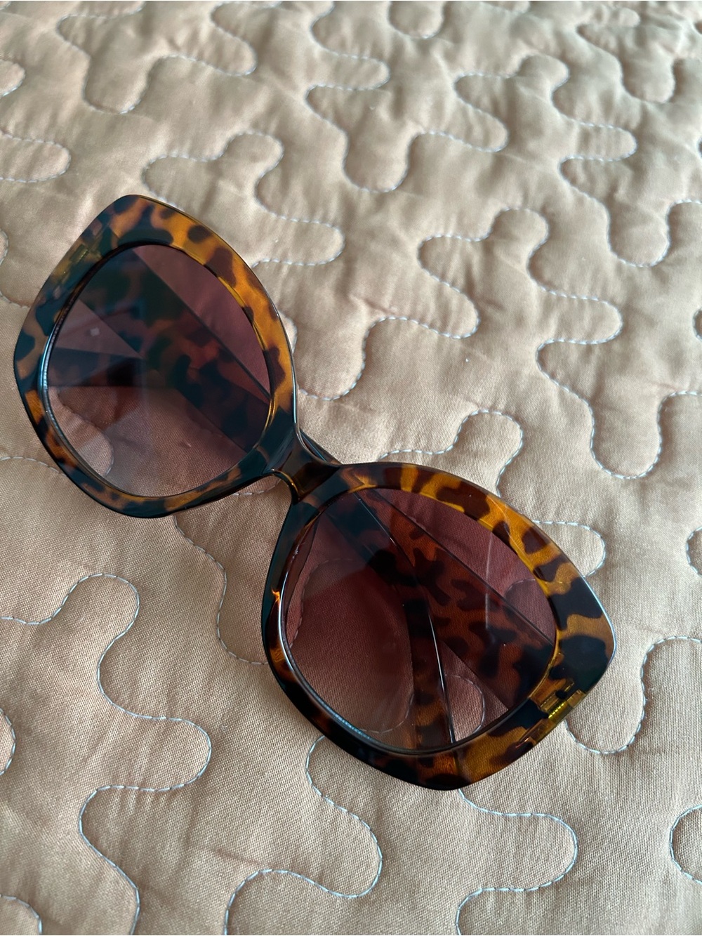 Tortoiseshell Oversized Women’s Sunglasses - Brown